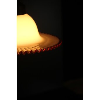 乳白地赤縁 ベル型ひらひら電笠　A034 