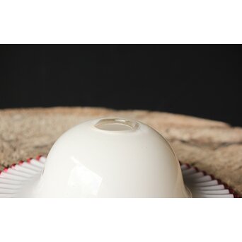 乳白地赤縁 ベル型ひらひら電笠　A034 