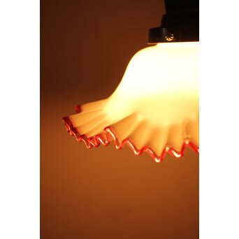 乳白地赤縁 ひらひら電笠　A036 