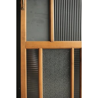 多種ガラスドア　GD0109 細分化されたセルには　様々なガラスが割り当てられています