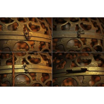 特大球体唐草文銅照明/灯籠　A039 1点丁番の役割　3点を外し　開閉する仕組み　1点金具欠損(銅線巻きで補強)