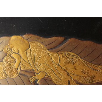 芭蕉葉に人物 紗綾蒔絵茶箱　Q307 