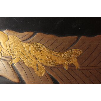 芭蕉葉に人物 紗綾蒔絵茶箱　Q307 