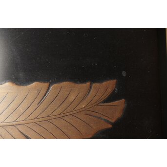 芭蕉葉に人物 紗綾蒔絵茶箱　Q307 