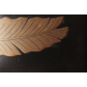 芭蕉葉に人物 紗綾蒔絵茶箱　Q307 