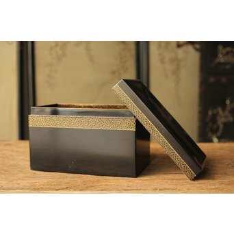 芭蕉葉に人物 紗綾蒔絵茶箱　Q307 