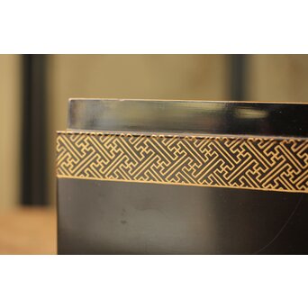 芭蕉葉に人物 紗綾蒔絵茶箱　Q307 