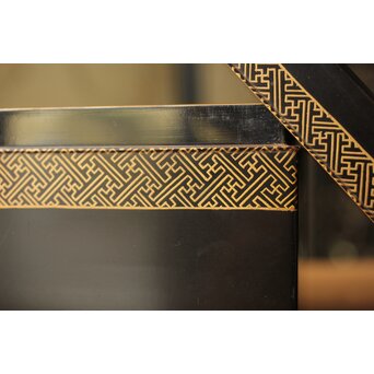 芭蕉葉に人物 紗綾蒔絵茶箱　Q307 