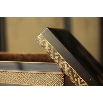 芭蕉葉に人物 紗綾蒔絵茶箱　Q307 