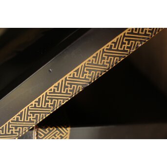 芭蕉葉に人物 紗綾蒔絵茶箱　Q307 