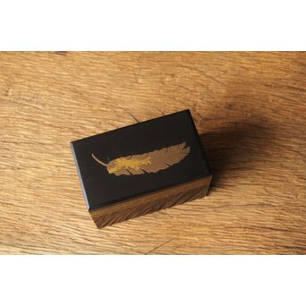 芭蕉葉に人物 紗綾蒔絵茶箱　Q307 