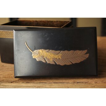 芭蕉葉に人物 紗綾蒔絵茶箱　Q307 