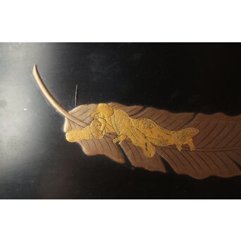 芭蕉葉に人物 紗綾蒔絵茶箱　Q307 
