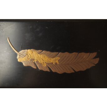 芭蕉葉に人物 紗綾蒔絵茶箱　Q307 