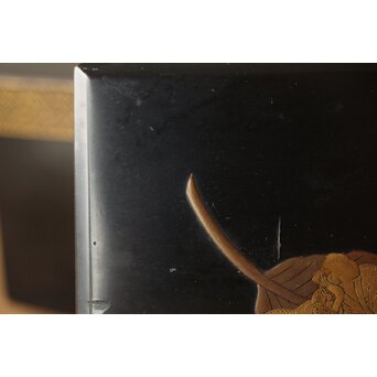 芭蕉葉に人物 紗綾蒔絵茶箱　Q307 