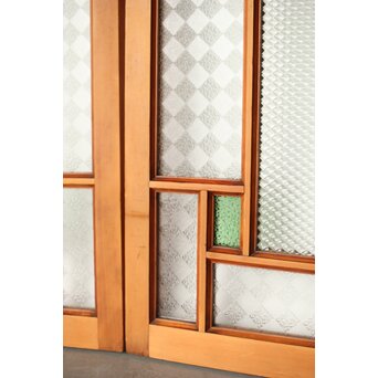 プレスと緑色ガラスの中型建具 2枚1組　GD0124 