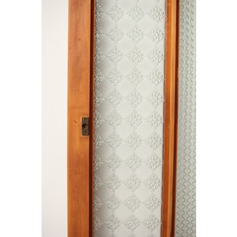 プレスと緑色ガラスの中型建具 2枚1組　GD0124 