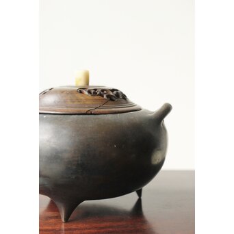 明清銅器写 鼎式三足 双耳古銅香炉 唐木蓋と台座　M327 