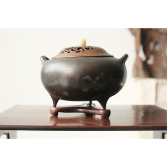 明清銅器写 鼎式三足 双耳古銅香炉 唐木蓋と台座　M327 