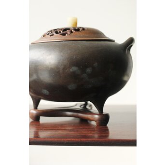 明清銅器写 鼎式三足 双耳古銅香炉 唐木蓋と台座　M327 