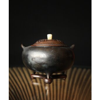 明清銅器写 鼎式三足 双耳古銅香炉 唐木蓋と台座　M327 