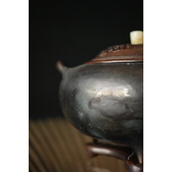 明清銅器写 鼎式三足 双耳古銅香炉 唐木蓋と台座　M327 