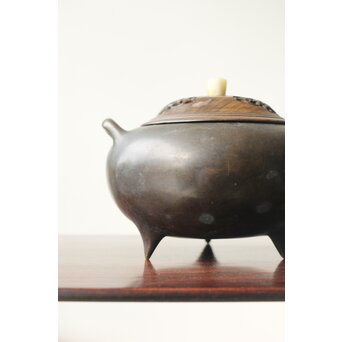 明清銅器写 鼎式三足 双耳古銅香炉 唐木蓋と台座　M327 