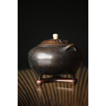 明清銅器写 鼎式三足 双耳古銅香炉 唐木蓋と台座　M327 