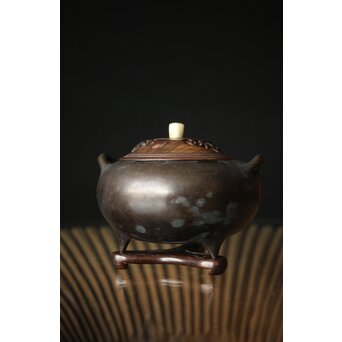明清銅器写 鼎式三足 双耳古銅香炉 唐木蓋と台座　M327 