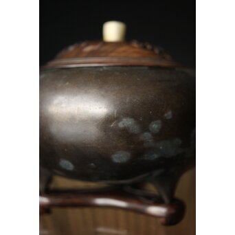 明清銅器写 鼎式三足 双耳古銅香炉 唐木蓋と台座　M327 
