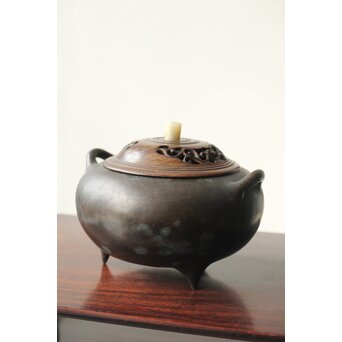 明清銅器写 鼎式三足 双耳古銅香炉 唐木蓋と台座　M327 