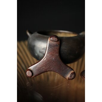 明清銅器写 鼎式三足 双耳古銅香炉 唐木蓋と台座　M327 