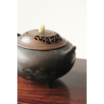 明清銅器写 鼎式三足 双耳古銅香炉 唐木蓋と台座　M327 