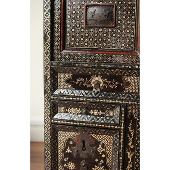 南蛮漆芸意匠 鉄地銀象嵌装飾 螺鈿漢詩山水図 整理棚　Q311 