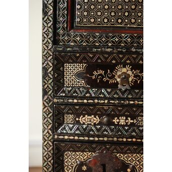 南蛮漆芸意匠 鉄地銀象嵌装飾 螺鈿漢詩山水図 整理棚　Q311 