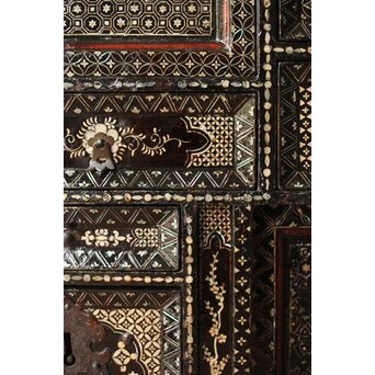 南蛮漆芸意匠 鉄地銀象嵌装飾 螺鈿漢詩山水図 整理棚　Q311 