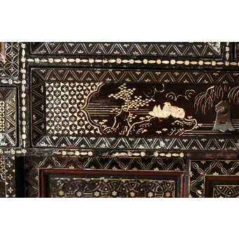 南蛮漆芸意匠 鉄地銀象嵌装飾 螺鈿漢詩山水図 整理棚　Q311 