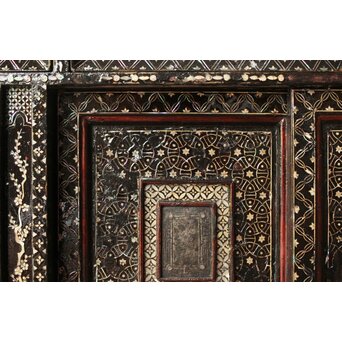 南蛮漆芸意匠 鉄地銀象嵌装飾 螺鈿漢詩山水図 整理棚　Q311 