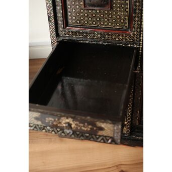 南蛮漆芸意匠 鉄地銀象嵌装飾 螺鈿漢詩山水図 整理棚　Q311 