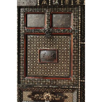 南蛮漆芸意匠 鉄地銀象嵌装飾 螺鈿漢詩山水図 整理棚　Q311 