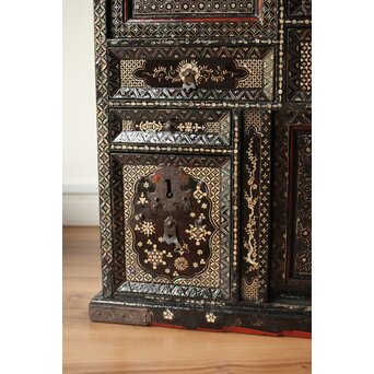 南蛮漆芸意匠 鉄地銀象嵌装飾 螺鈿漢詩山水図 整理棚　Q311 