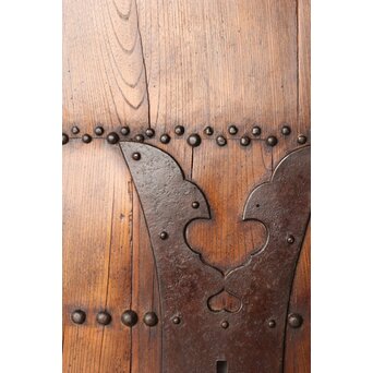 鋲尽の欅板蔵戸　W080 