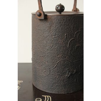 雲龍紋釜写 筒型鉄瓶　M343 