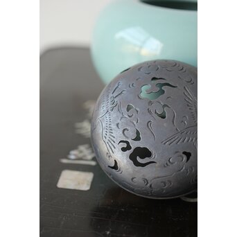 陽山作 青磁銀火屋三足香炉　P362 