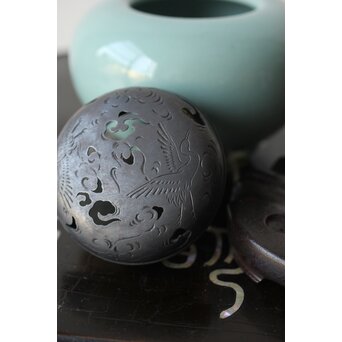 陽山作 青磁銀火屋三足香炉　P362 