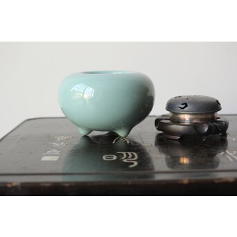 陽山作 青磁銀火屋三足香炉　P362 