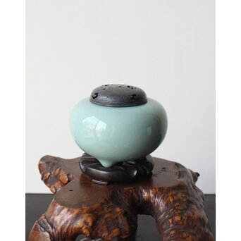 陽山作 青磁銀火屋三足香炉　P362 