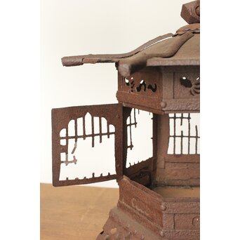 鉄 蝉灯籠　A052 