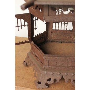 鉄 蝉灯籠　A052 