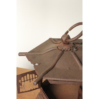 鉄 蝉灯籠　A052 